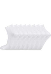 Hvide ankelstrømper lavet af blødt stof, med en glat tekstur og elastisk manchet, arrangeret i en række til fremvisning.