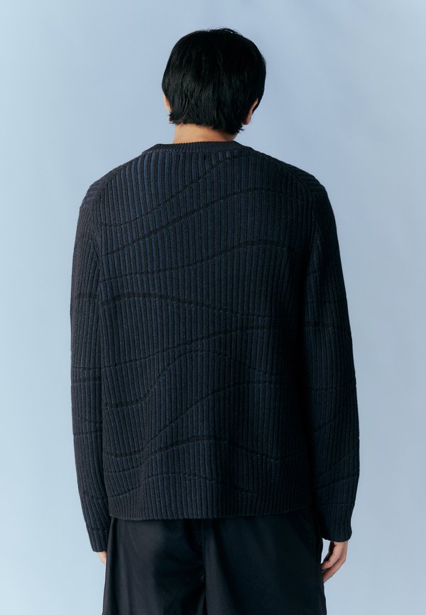 KEN RESONANCE  - Jumper3