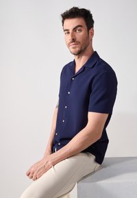 Pier One - STRUCTURED SHORTSLEEVE WAFFLE SHIRT - Hemd - evening blue Thumbnail-Bild 1