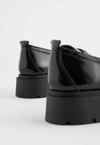 Next Loaferit/pistokkaat - black