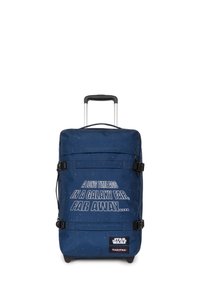 Bagaglio da viaggio blu navy su ruote con un motivo stellato, cinghie sicure e testo bianco audace. Include un'etichetta con il logo "Star Wars" e "Eastpak."