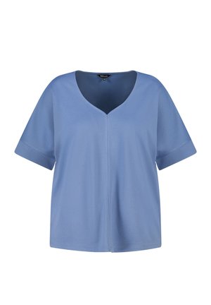 Blauw gebreid shirt met korte mouwen, V-hals en losse pasvorm, getoond tegen een witte achtergrond, maat medium.