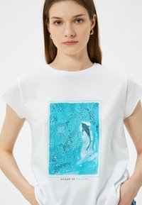 Koton CREW NECK   - Printtipaita - white