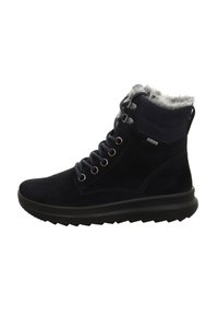 Stivali ankle in suede blu navy con fodera in pelliccia sintetica, occhielli in metallo e suola spessa in gomma nera; progettati per comfort e durata.