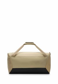 Beige sporttas met een zwarte onderkant, van zacht textiel, met dubbele handgrepen aan de bovenkant en een ritssluiting, voorzien van schuine zijaccenten.