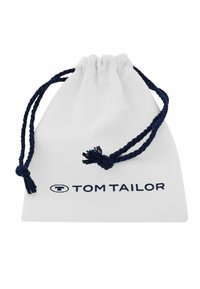 Pequeño bolso de tela blanca con cordones trenzados azul marino y el logo "TOM TAILOR" bordado en azul marino.
