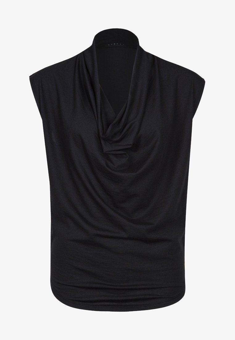 Blouse noire sans manches avec épaules larges et encolure drapée en col bénitier, offrant une coupe décontractée légèrement froncée.