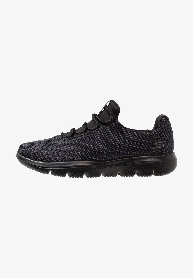 Chaussure de sport noire Skechers avec tige en tissu mesh, col rembourré et semelle en caoutchouc flexible avec motif antidérapant.