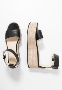 Vagabond Platform sandals - black