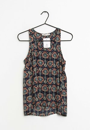 Marineblå ærmeløs top med rød, blå og beige indviklet floral mønster på sort bøjle mod hvid baggrund.