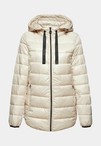 Chaqueta acolchada color crema con cierre delantero, capucha, cordones negros, puños elásticos y dos bolsillos laterales. Tejido suave y brillante con textura acolchada.