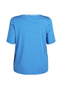 Modrá a biela horizontálne pruhovaná tričko s krátkym rukávom a okrúhlym výstrihom, zobrazené zozadu na bielom pozadí.