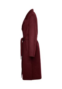Burgunderfarbener Wollmischmantel mit einem Gürtel, Reverskragen, langen Ärmeln und seitlichen Taschen; zeichnet sich durch eine mittellange Passform mit einem Schlitz auf der Rückseite aus.