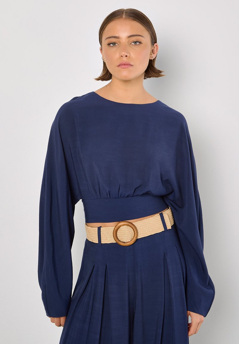 Apricot CROP BATWING OPEN BACK - Blouse - navy