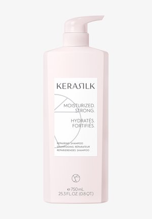 Shampoing réparateur hydratant et fortifiant KERASILK dans un flacon pompe rose pâle de 750 ml avec étiquette multilingue.