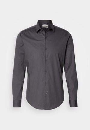 Cămașă cărbune cu butoni, mâneci lungi, din bumbac, cu guler structurat și butoane negre. Textură netedă cu o croială ajustată.