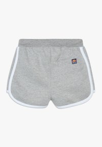 Grå bomullsshorts med bred elastisk midjebånd, hvite sideakenter og en liten baklomme med logo-patch.