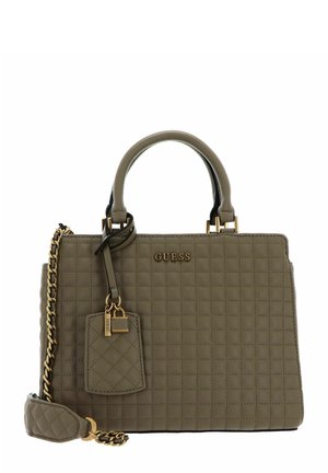 Borsa a tracolla trapuntata color khaki con manici superiori e una tracolla a catena dorata staccabile, dotata di un’etichetta con logo e dettagli in metallo dorato.