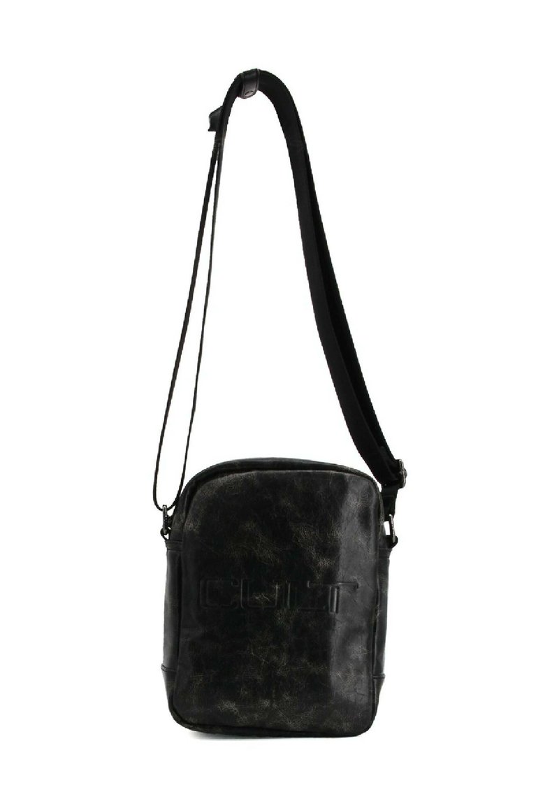 Borsa a spalla in pelle nera con finitura testurizzata, dotata di chiusura a zip e tracolla regolabile. Logo embossato sul davanti.
