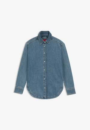 Lyseblå denimskjorte med spids krave, lange ærmer, knaplukning og afrundet kant med kontrasterende syningsdetaljer.