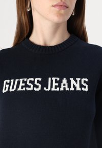 Guess Jeans INTARSIA - Maglione - daring ocean