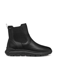 Botas de cuero negro hasta el tobillo con paneles elásticos laterales, puntera redondeada y suela de goma texturizada con un patrón en forma de ola. Con lengüeta en la parte posterior.