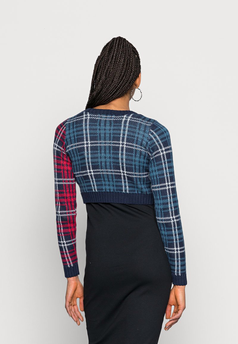 Damen Strickjacken | Hollister Co. CROP CARDI Strickjacke dark ground plaid/dunkelblau - JA53476 Damen Strickjacken | Hollister Co. CROP CARDI Strickjacke dark ground plaid/dunkelblau - JA53476