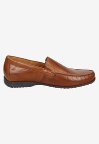 Bruine leren loafers met een gladde afwerking, ronde neus en gestikte details. Voorzien van een flexibele zool en een instapontwerp.