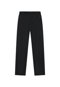 Schwarze gerade geschnittene Hosen mit elastischem Bund und einer einzelnen aufgesetzten Gesäßtasche auf weißem Hintergrund.