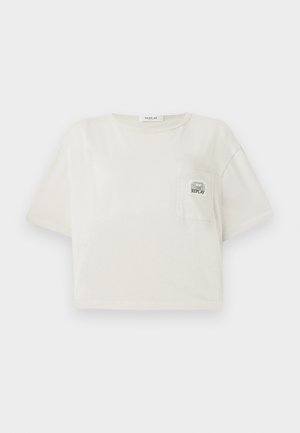 Zastrihnuté tričko s krátkymi rukávmi v off-white bavlne. Má prednú vrecko s potlačou loga a okrúhly výstrih. Hladká textúra.