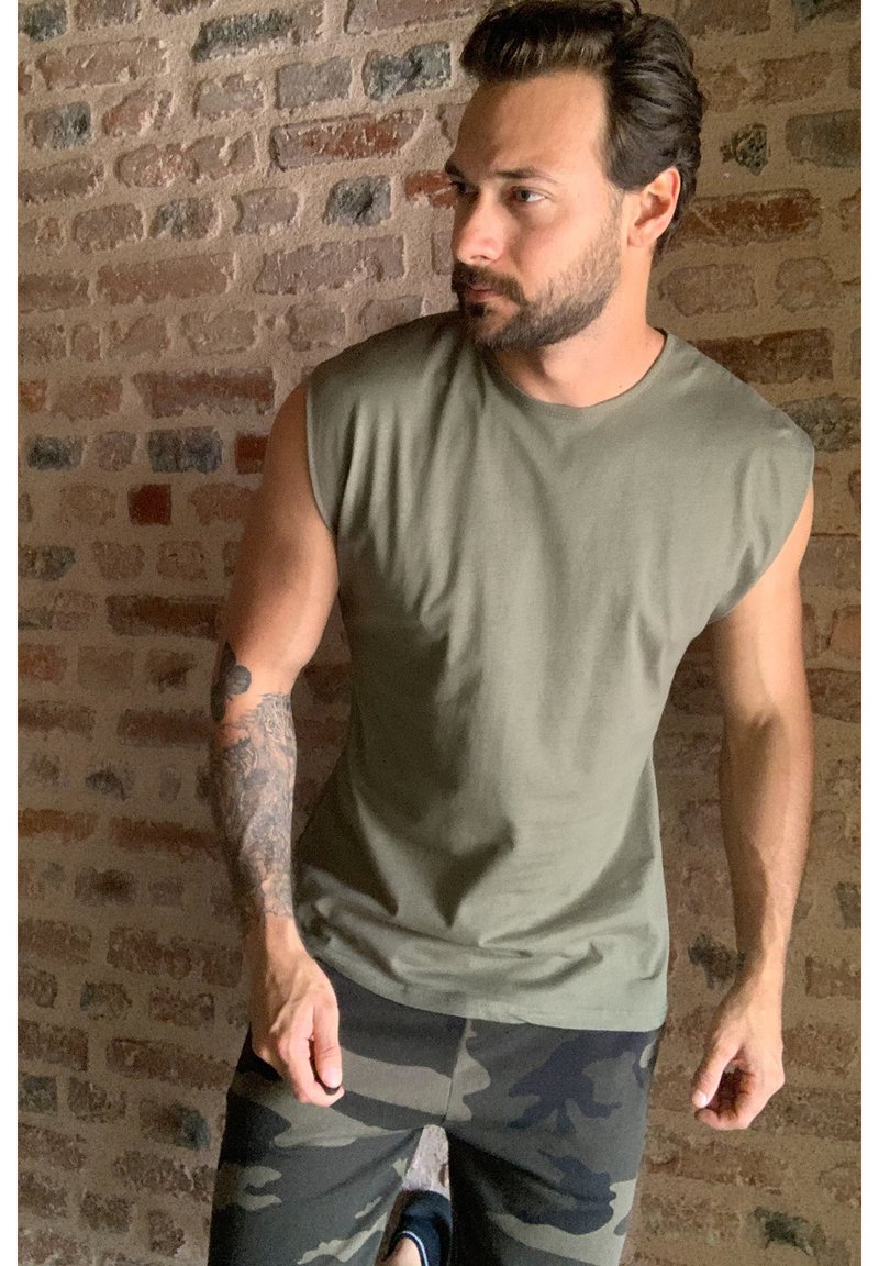 Herren T-Shirts basic | Trendyol Top green/grün - CI53390 Herren T-Shirts basic | Trendyol Top green/grün - CI53390