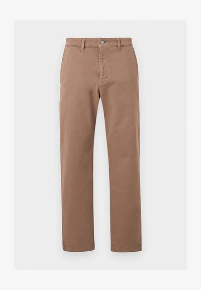 Pantalon kaki droit pour homme avec passants de ceinture, bouton devant et braguette zippée sur fond clair uni.
