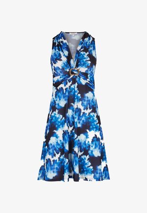 Bloemenpatroon jurk in blauw en wit met een diepe V-hals, taille detail met een gouden ring en een uitlopende rok.