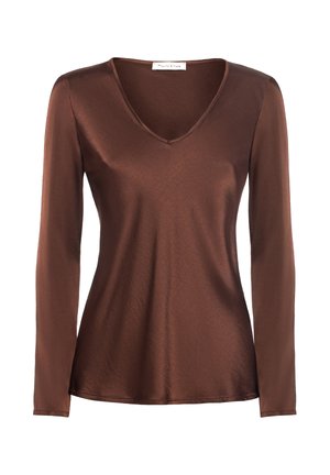 Top lungo a maniche in brown realizzato in un tessuto lucido e liscio. Presenta un profondo scollo a V e una vestibilità comoda, con un orlo curvo nella parte inferiore.