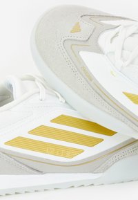 adidas Performance F50 FREESTYLE 24 MESSI - Botines de fútbol sala - white/beige