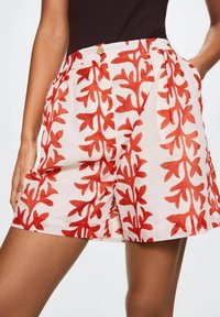 Mango Short - off-white