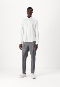 BOSS LIAM KENT - Formalna srajca - white
