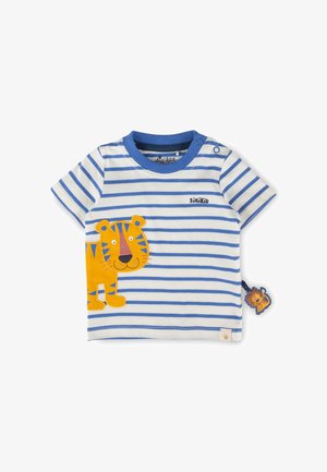 Maglietta per bambino piccolo a maniche corte con strisce blu e bianche, scollo blu, grafica di una tigre sul davanti e un piccolo peluche di leone attaccato al lato.
