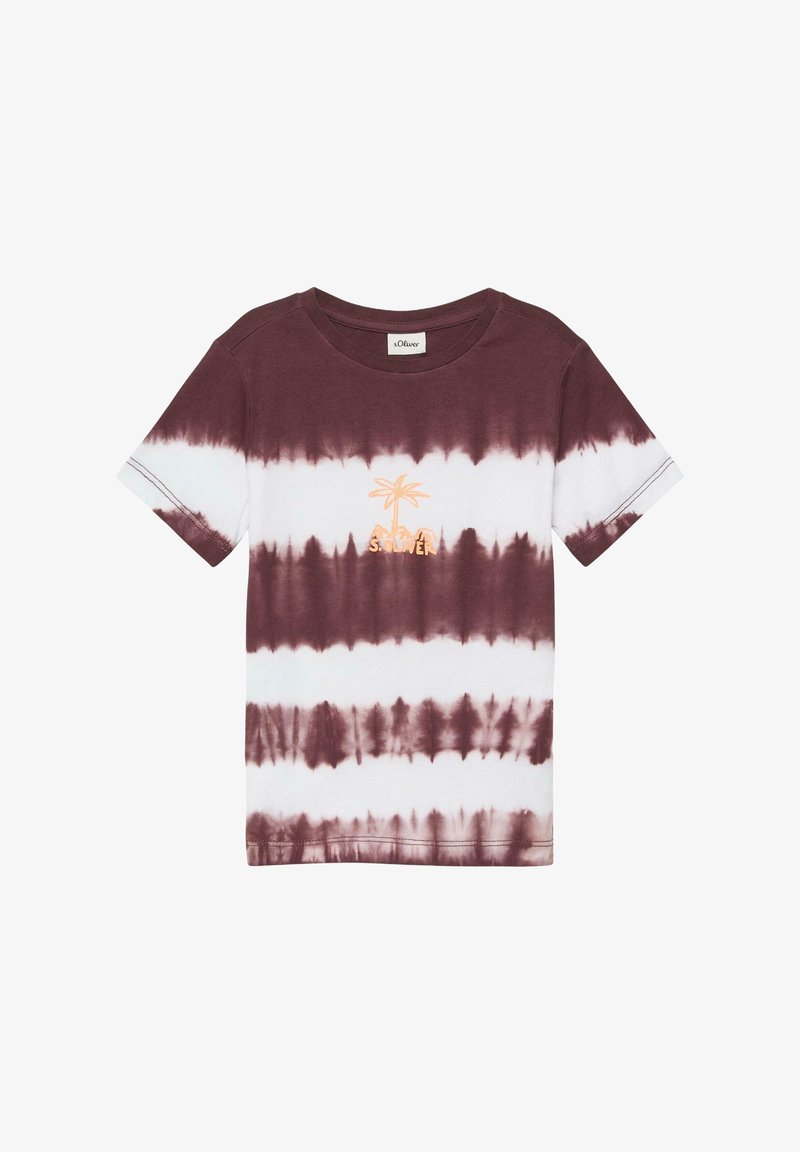 T-shirt à manches courtes tie-dye avec des rayures horizontales blanches et bordeaux, arborant un petit palmier orange et le logo « s.Oliver » sur la poitrine.