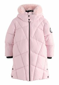 Cappotto imbottito rosa con motivo a rombi, cappuccio rifinito in pelliccia sintetica, dettagli neri ai polsini e chiusura a cerniera frontale.