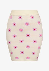 Kijelölve, creme lila rot