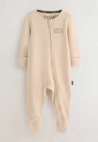 Beige puuvillane magamiskombineesine pikad varrukad, pehme tekstuur, lukuga sulgemine, jalgu kattev disain ja brändi silt ees.