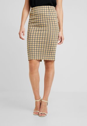 Geruite potloodrok in geel en zwart, met een nauwsluitend ontwerp, knielengte en subtiele plooien bij de taille.