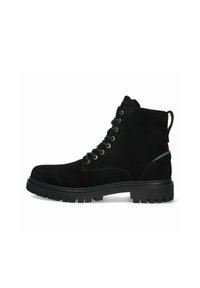 Botas de tobillo de ante negro con punta redondeada, diseño de cordones, ojetes de metal y suela de goma texturizada con un dibujo profundo para mayor agarre.