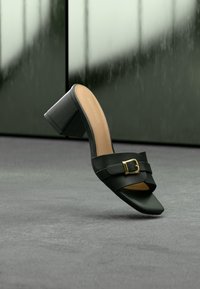 Sélectionné, black