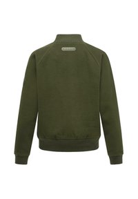 Olivgrön sweatshirt gjord av mjukt tyg, med en ribbad krage och ärmslut, ett logopatch på övre delen av ryggen och ett figursytt midjeband.