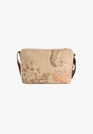 Pochette rettangolare beige con stampa di una mappa in stile vintage, tracolla marrone e chiusura con zip superiore.