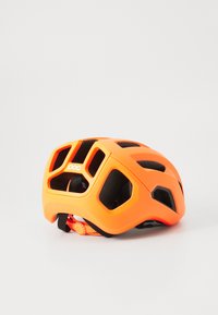 Kask Lightshell w jasnopomarańczowym kolorze, z otworami wentylacyjnymi, matową fakturą, regulowanym pokrętłem z tyłu i czarnymi paskami. Posiada logo z boku.