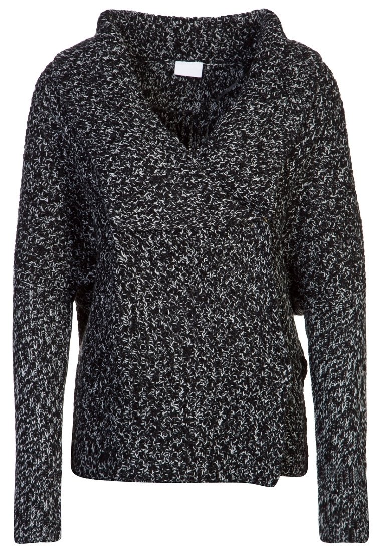 Pull en tricot noir et blanc avec col en V, manches longues, coupe ample et motif texturé. Présente un design décontracté et confortable.