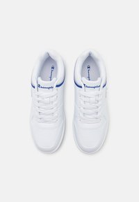 Champion RD18 LOW - Sportcipő - white/grey/blue